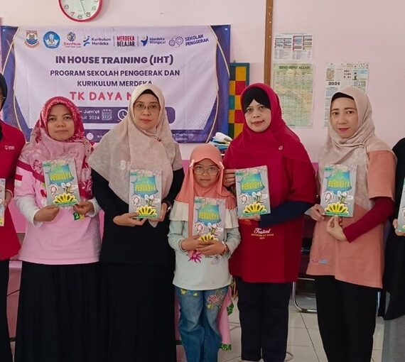 IMPLEMENTASI TEKNOLOGI DALAM PEMBUATAN KARYA SENI RUPA ANAK USIA DINI BAGI GURU DI TAMAN KANAK KANAK DAYA NUSA CIMAHI SENI RUPA TELKOM UNIVERSITY