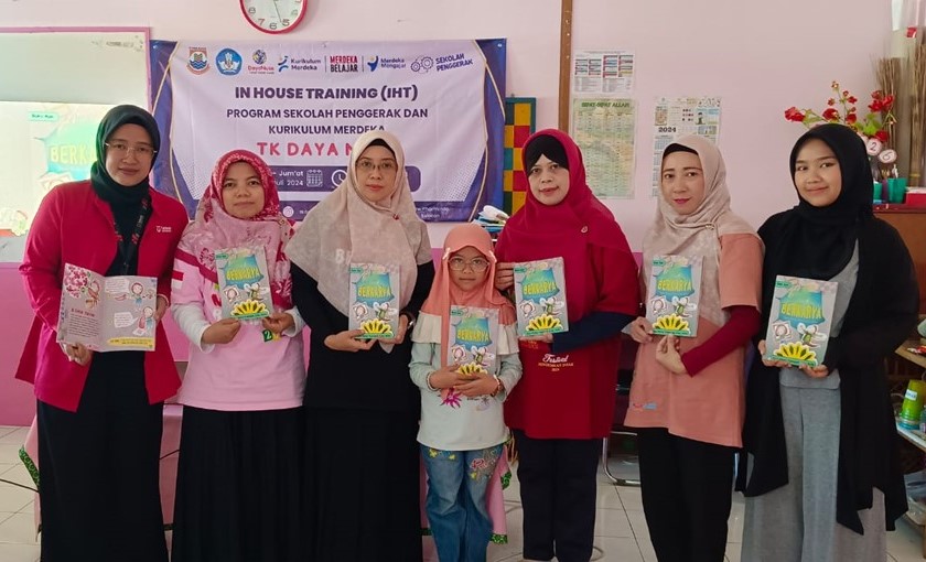 IMPLEMENTASI TEKNOLOGI DALAM PEMBUATAN KARYA SENI RUPA ANAK USIA DINI BAGI GURU DI TAMAN KANAK KANAK DAYA NUSA CIMAHI SENI RUPA TELKOM UNIVERSITY