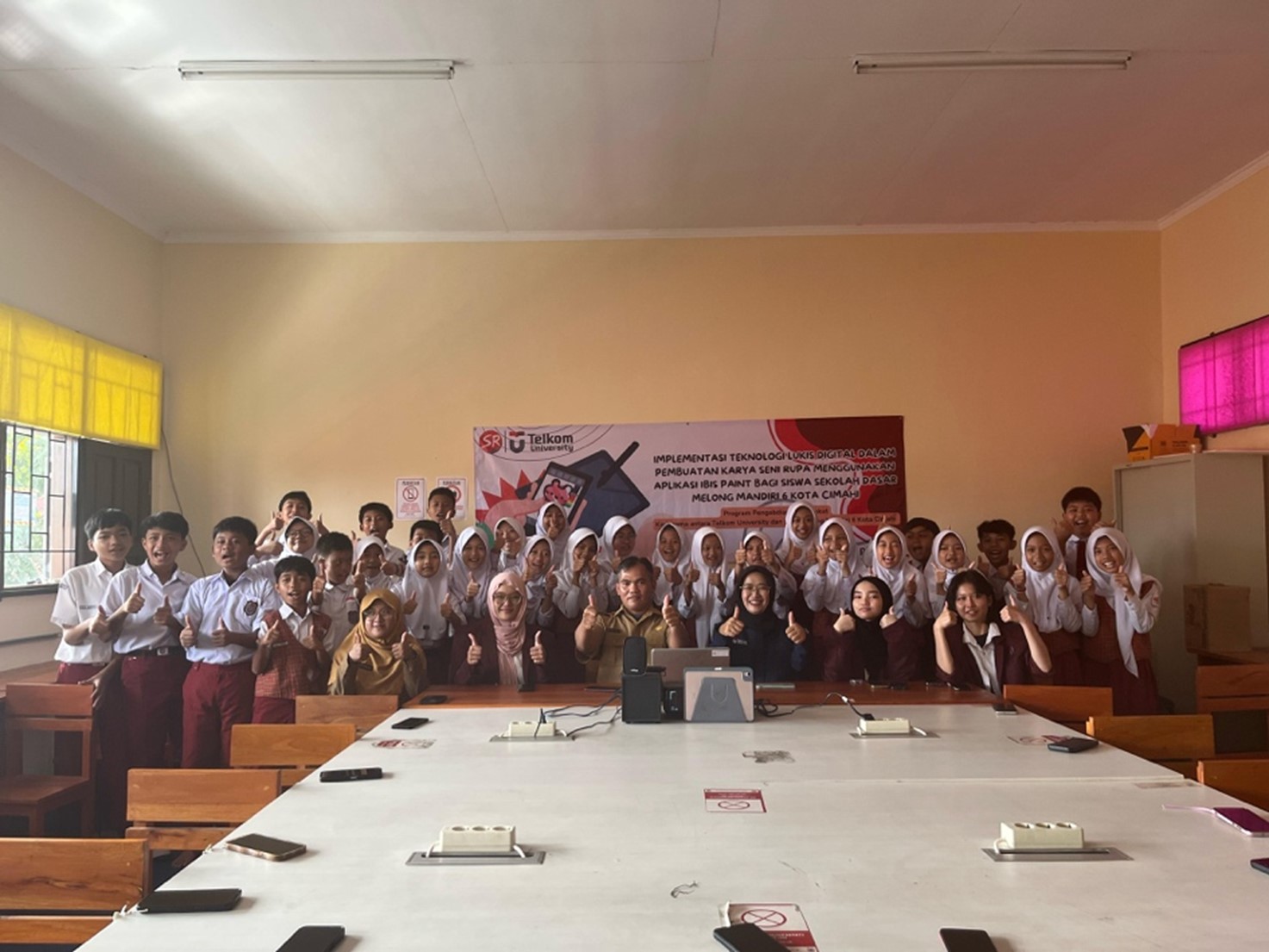 IMPLEMENTASI TEKNOLOGI LUKIS DIGITAL DALAM PEMBUATAN KARYA SENI RUPA MENGGUNAKAN APLIKASI IBIS PAINT BAGI SISWA SEKOLAH DASAR MELONG MANDIRI 6 KOTA CIMAHI