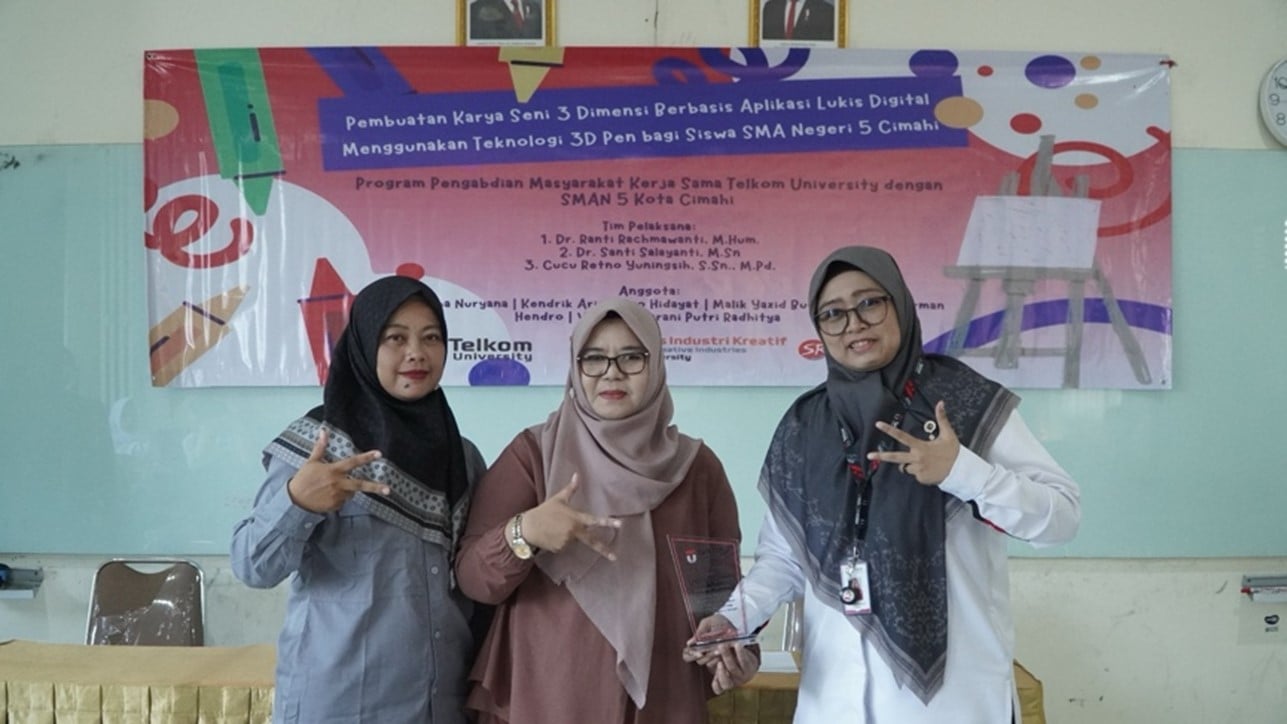 PEMBUATAN KARYA SENI 3 DIMENSI BERBASIS APLIKASI LUKIS DIGITAL MENGGUNAKAN TEKNOLOGI 3D PEN BAGI SISWA SMA NEGERI 5 CIMAHI